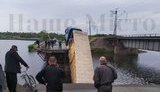 Під час пресконференції Зеленського на Дніпропетровщині впав міст разом із фурою, яка проїжджала по ньому. ВІДЕО+ФОТОрепортаж