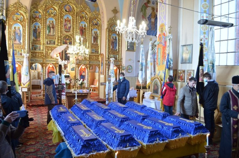 Останки 16 воїнів УПА перепоховали на Львівщині 01