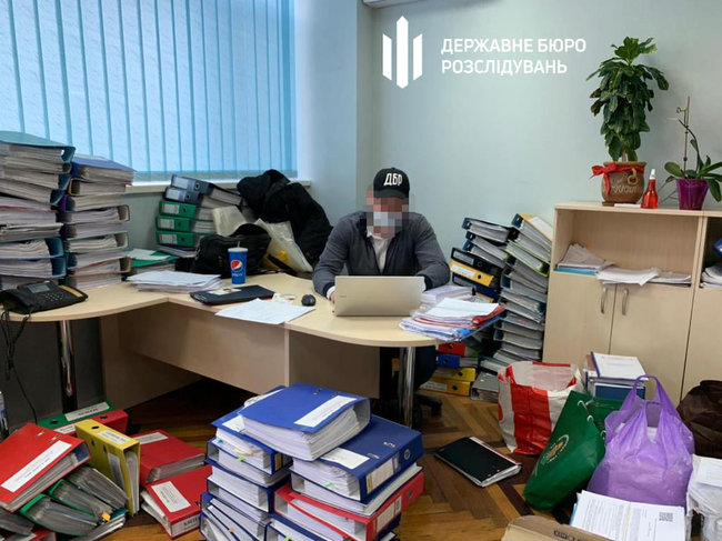 ДБР провело обшуки у керівництва Державної архітектурно-будівельної інспекції 02