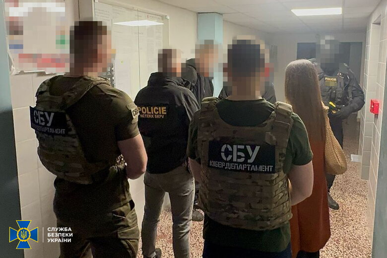 СБУ викрила хакерів, які обкрадали рахунки громадян ЄС і США
