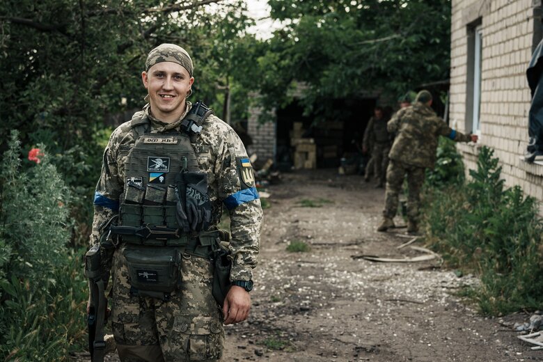 Soldiers of 68th Ranger Brigade in liberated Blahodatne 09