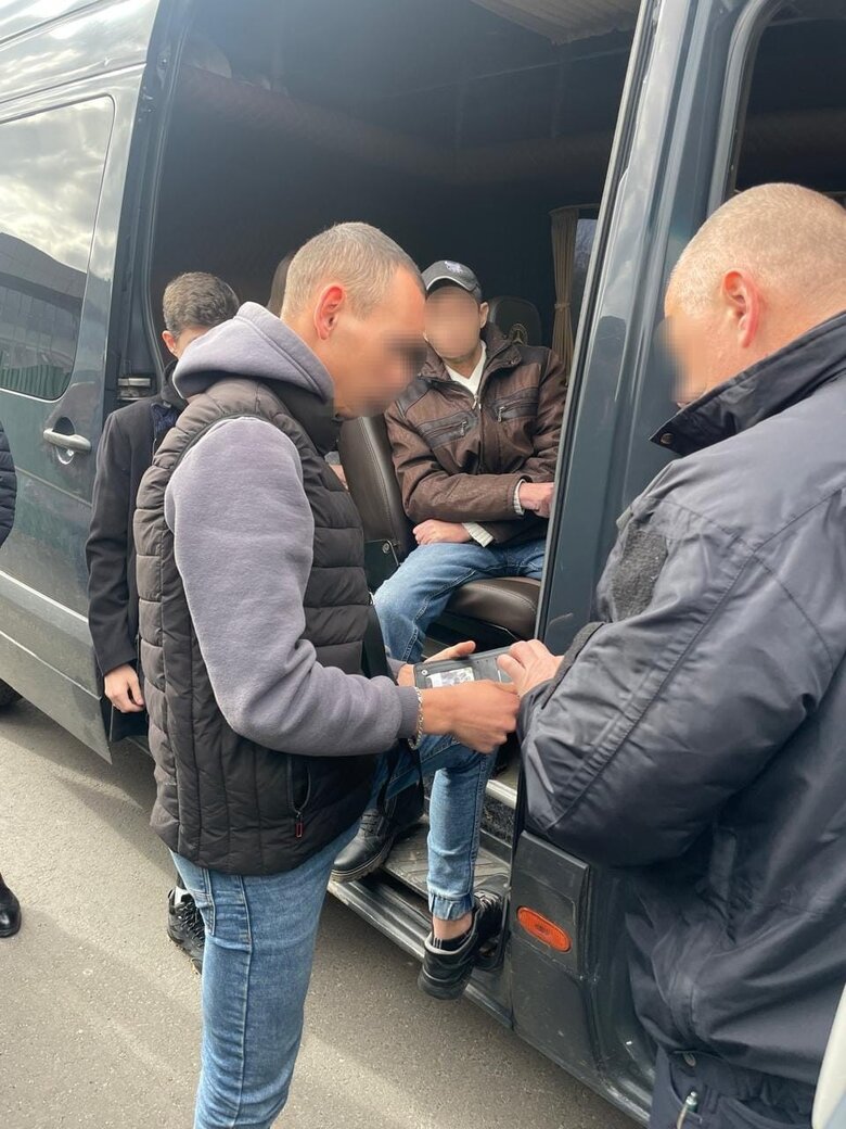 На Закарпатті викрили канал незаконного переправлення призовників за кордон