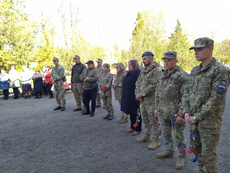 Меморіальну дошку загиблому воїну Василю Мочернюку встановили на Прикарпатті 02