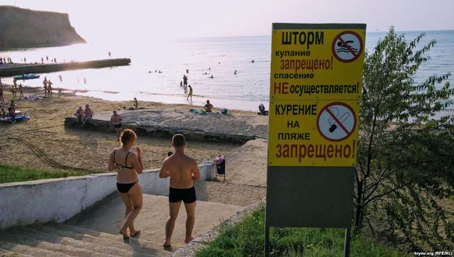 Бархатный сезон: пустые пляжи в оккупированном Крыму 02