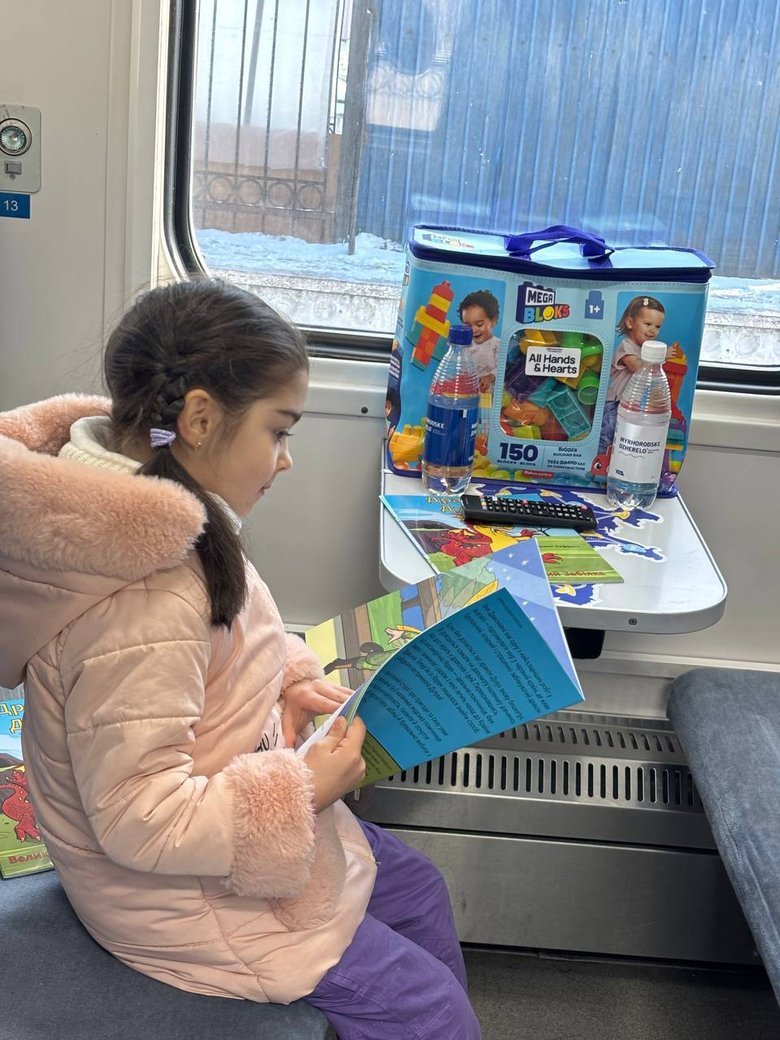 Укрзалізниця розгорнула вагони незламності