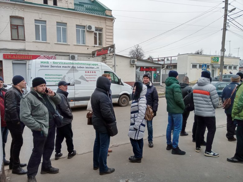 Спасибо за жизнь: 25 февраля в очереди под военкоматом Полтавы собралось около 2,2 тыс. добровольцев 05 Спасибо за жизнь: 25 февраля в очереди под военкоматом Полтавы собралось около 2,2 тыс. добровольцев 05