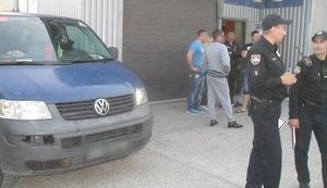 Драка на СТО в Киеве: не желающие ждать клиенты избили сотрудников битой, у одного из них закрытая черепно-мозговая травма и сломан нос. ФОТОрепортаж