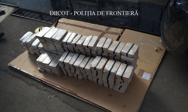 Двое граждан Нидерландов провезли через границу Украины в Румынию 84,3 кг героина 07 Двое граждан Нидерландов провезли через границу Украины в Румынию 84,3 кг героина 07