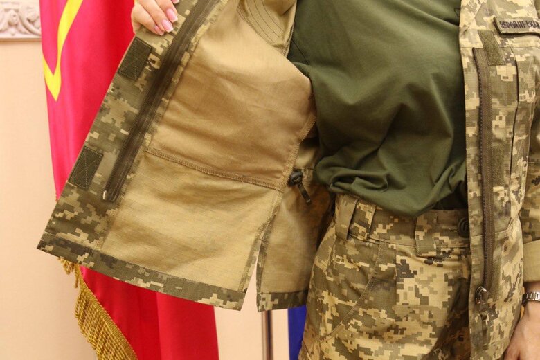 У Міноборони презентували нову літню форму для жінок - стала більш підлаштована під жіночу будову тіла 06