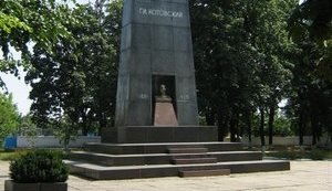 Неизвестные взломали мавзолей Котовского в Одесской области. ФОТО
