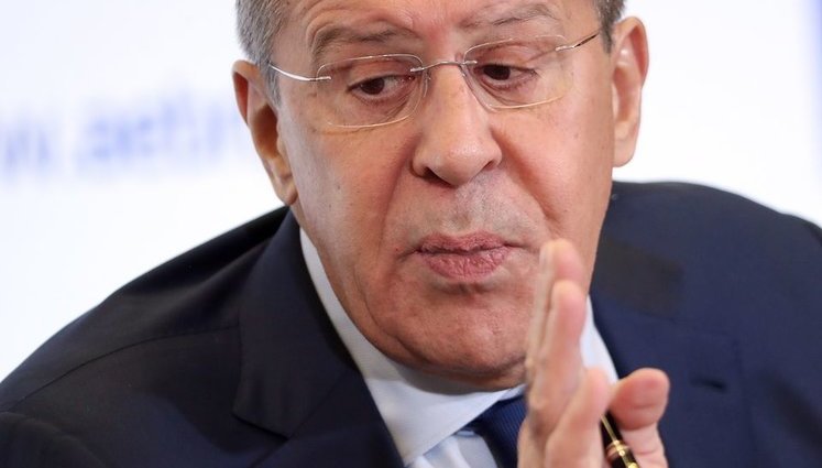 Перед поїздкою до Китаю Лавров закликав до відмови від долара і західних платіжних систем: Нерозумно карати РФ