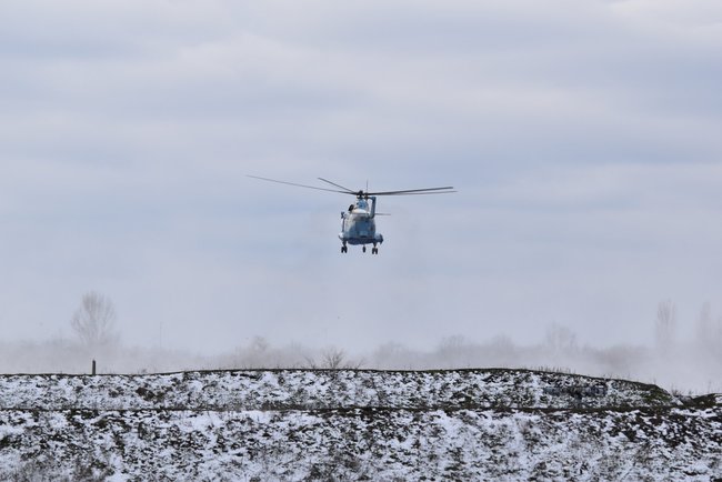 На Миколаївщині льотчики морської авіаційної бригади ВМС відпрацювали евакуацію постраждалих та десантування 05