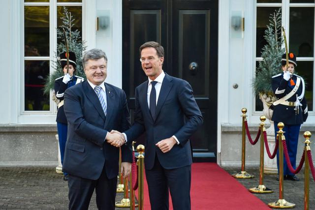 Порошенко привітав Рютте зі вступом на посаду премєр-міністра Нідерландів 01 Порошенко привітав Рютте зі вступом на посаду премєр-міністра Нідерландів 01