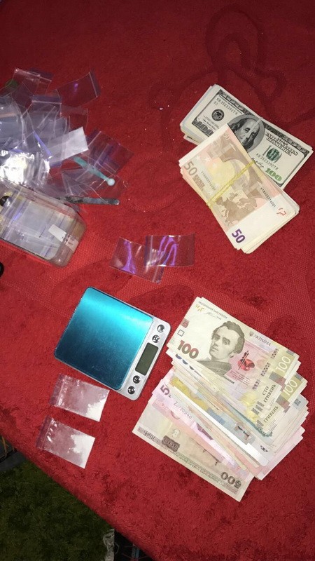 СБУ затримала українця, який намагався провезти в шлунку 1,3 кг кокаїну з Південної Америки 06