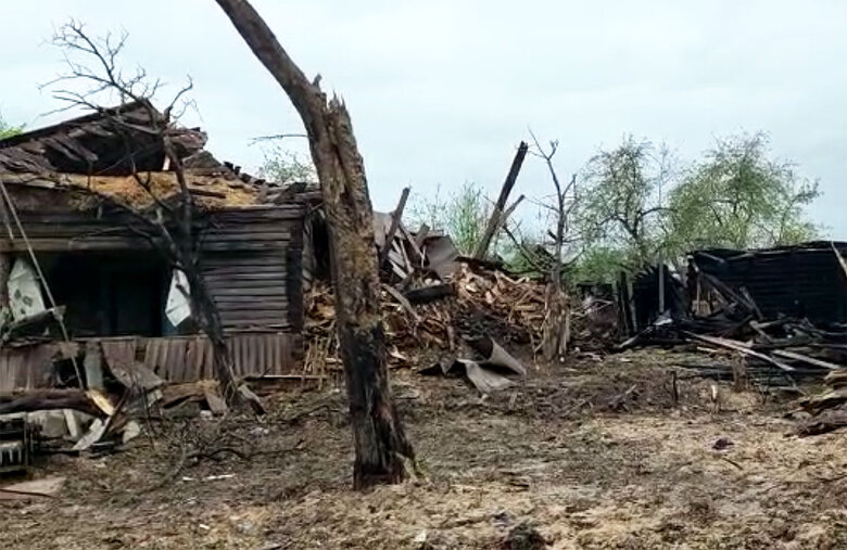 Наслідки ворожого авіаудару по Новгород-Сіверському району Чернігівщини 03