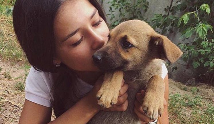 23-летняя волонтер Яна Рудомино, которая борется с агрессивной и очень редкой формой рака, нуждается в помощи. ФОТО + ДОКУМЕНТ