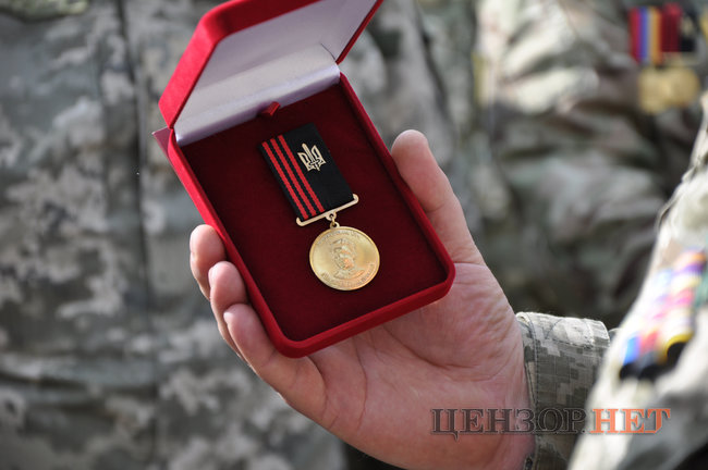 Памятник офицеру 93-й бригады Мирославу Мысле, погибшему на Донбассе, открыли в Киеве 04