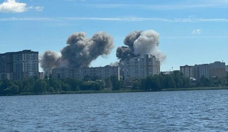 Наслідки ракетної атаки ЗСУ на завод електроніки для ракет у російському Воронежі. СУПУТНИКОВІ ФОТО