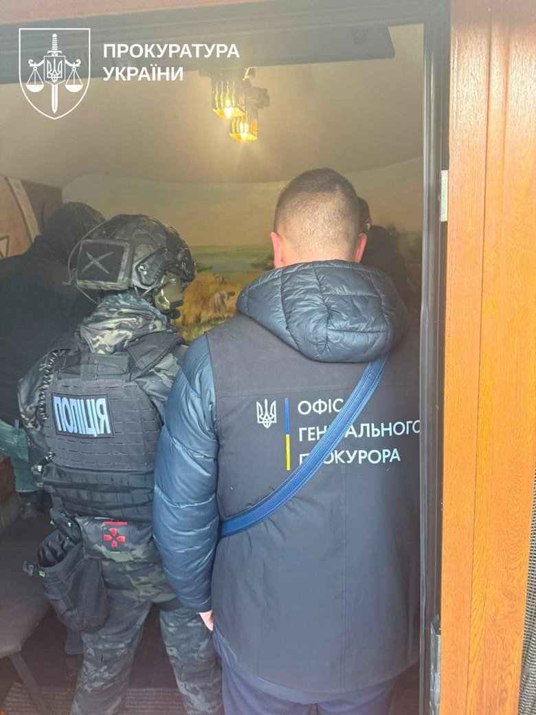 Посадовця Укрзалізниці викрили на хабарі у $100 тисяч