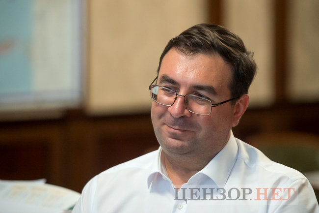 В.о. голови Державної податкової служби Євген Олейніков: Суму в 400 тис. грн держава визнає доходами, які ви могли накопичити. Віримо на слово 01