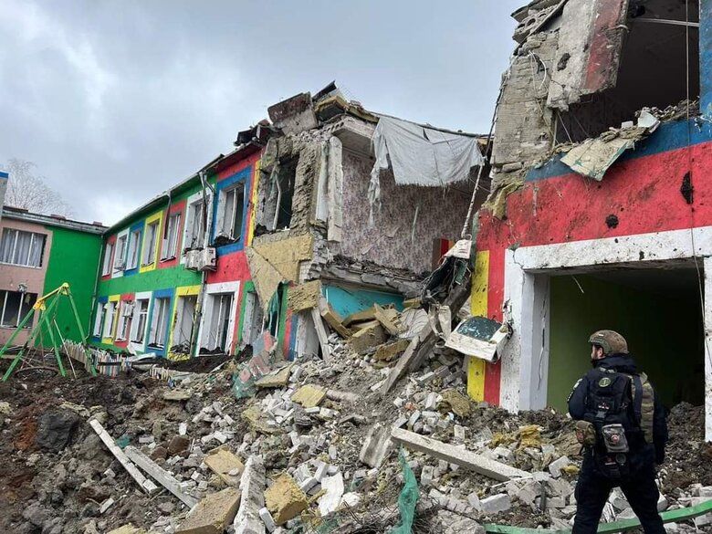 Рашисти обстріляли Слов’янськ, двоє людей загинули, 29 поранено. Триває розбір завалів (оновлено) 05