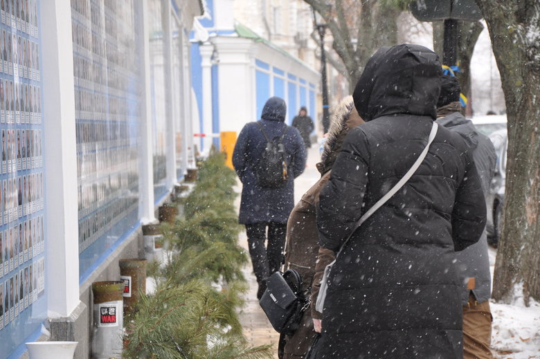 У Києві відбулась панахида за загиблими захисниками Донецького аеропорту 48 У Києві відбулась панахида за загиблими захисниками Донецького аеропорту 48