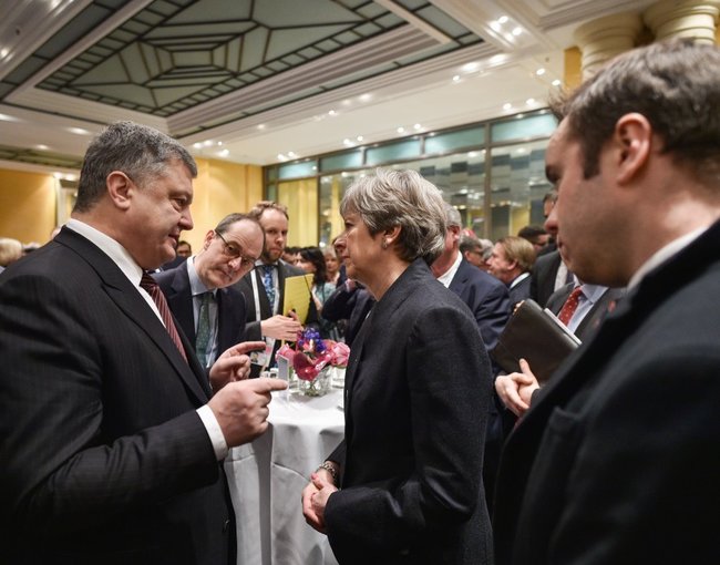 Порошенко и Мэй обсудили развертывание миссии ООН на Донбассе 01