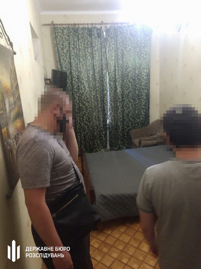 Двое полицейских в Одессе занимались крышеванием проституции, - ГБР 03