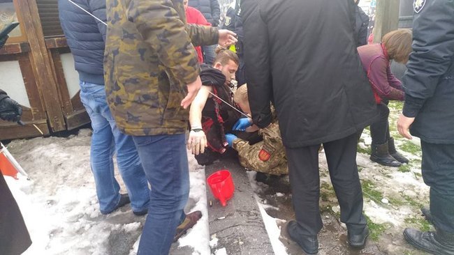 На ярмарку в центрі Львова сталася пожежа, вибухнули балони з газом, є постраждалі 13 На ярмарку в центрі Львова сталася пожежа, вибухнули балони з газом, є постраждалі 13