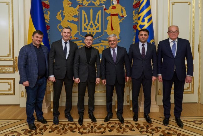 Зеленский провел переговоры об инвестициях в Украину с главой азербайджанской компании Socar Абдуллаевым 01