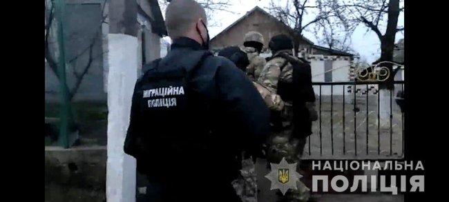 Правоохоронці України та Франції ліквідували міжнародний канал торгівлі людьми. Жертвами зловмисників стали понад 100 осіб 02