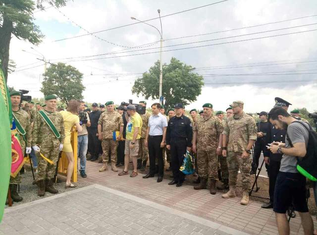 Памятник загиблим прикордонникам відкрили в Маріуполі 02