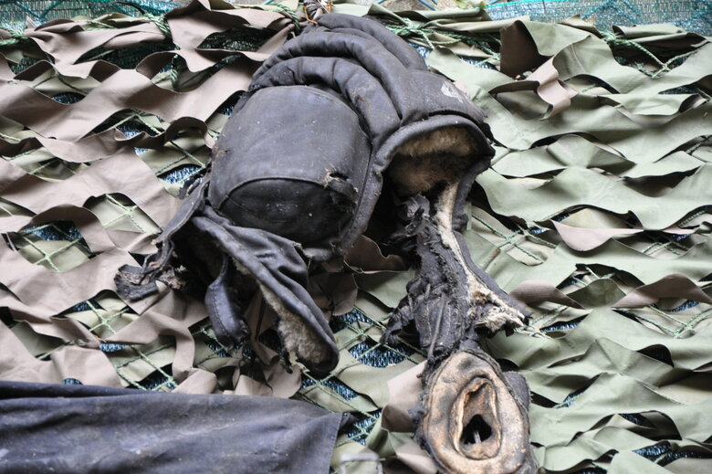 Кресло-катапульта, образцы снарядов и личные вещи рашистов: На Андреевском спуске открылась благотворительная выставка Спротив-2022 49 Кресло-катапульта, образцы снарядов и личные вещи рашистов: На Андреевском спуске открылась благотворительная выставка Спротив-2022 49