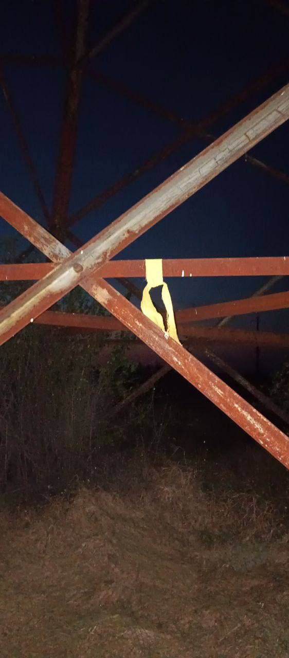 Жовті стрічки розвісили на зубах дракона біля окупованого Джанкоя, - активісти 05