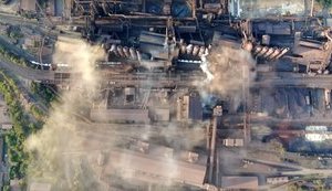 В мариупольской школе, расположенной возле завода, призывают установить очистительные фильтры. ВИДЕО
