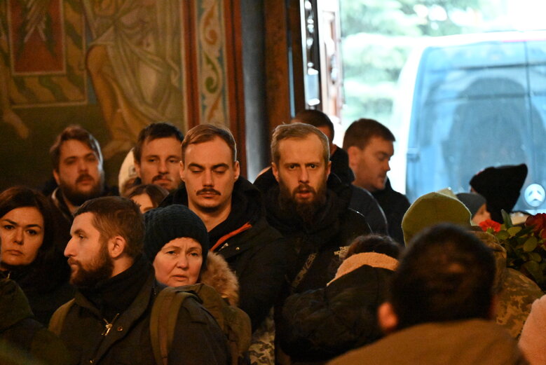 С погибшим защитником Украины, ультрас Динамо и политзаключенным времен Януковича Сергеем Павличенко простились в Киеве 01