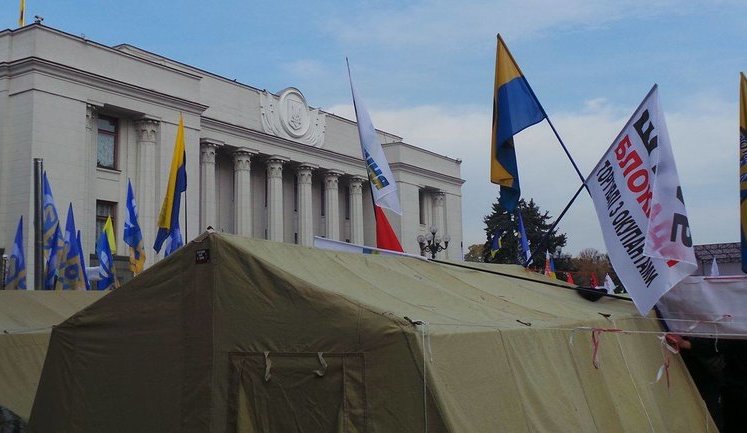 Interior minister withdraws law enforcers guarding protesters outside Rada