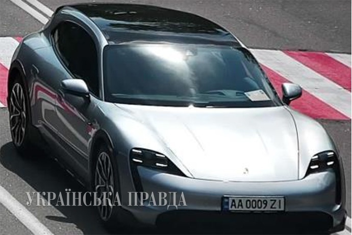 Tymoshenko drives Porsche for $100,000 and rents 1,200 sq m estate from developer Nikonov at three times the lower price, - media 12