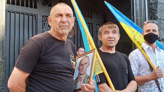 Участники акции протеста пришли к Офису Президента 22