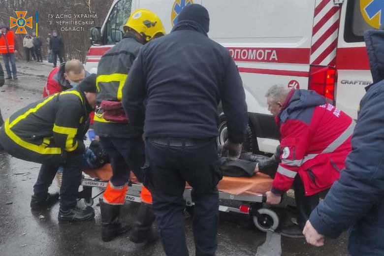 11 killed in bus and truck collision in Chernihiv region 12