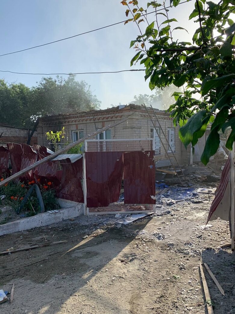 Ворог кілька годин гатив по житлових кварталах Комишувахи Запорізької області, багато серйозних руйнувань, - ОВА 01