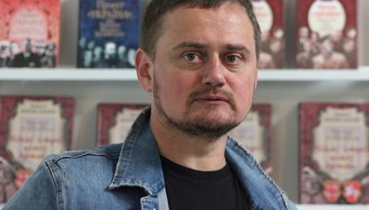 В Украине давно пора ограничить написанные и изданные в РФ книги российских авторов, - Кокотюха