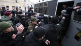 Полиция задержала около десяти активистов C14 перед акцией "Кто заказал Катю Гандзюк?" на митинге Тимошенко. ФОТОрепортаж