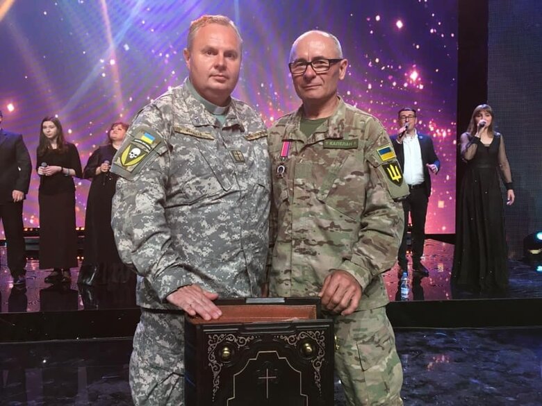 На войне с российскими оккупантами при оказании неотложной помощи раненым от прямого попадания мины в блиндаж погиб парамедик, капеллан, киборг Олег Маринченко 04