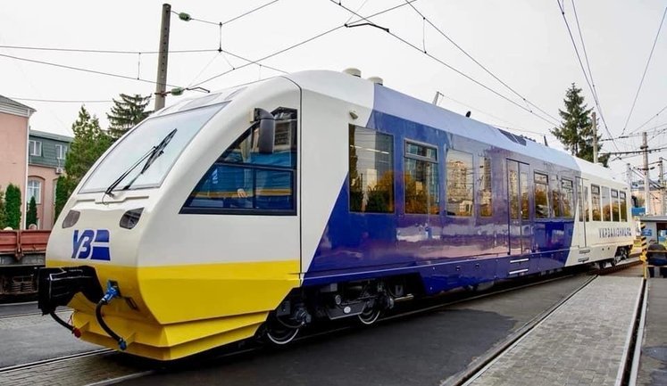 "Укрзалізниця" запустила продаж квитків на приміські поїзди через свій застосунок