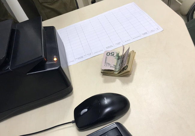 Росіянин намагався потрапити в Україну за $200 хабара, а потрапив безплатно, але відразу у відділення поліції 01