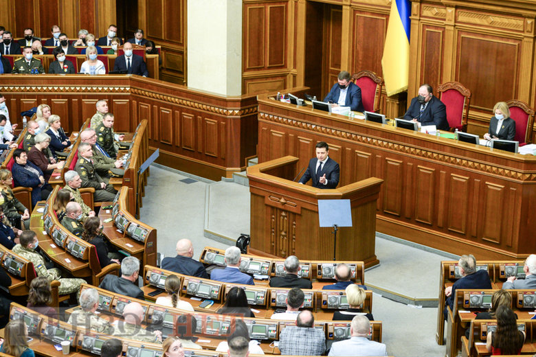 Послання Зеленського, пильний погляд та сміх Разумкова, плакати ЄС і невтішне пророцтво Бурміча: робота Ради 1 грудня 24
