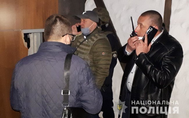 Мужчина угрожает взорвать ресторан под Львовом 05