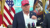 Трамп із фоткою Путіна