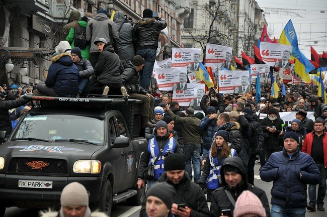 Наш враг олигархат! Наш враг - Порошенко!: сторонники Саакашвили провели марш в Киеве с призывом импичмента президента (обновлено) 23